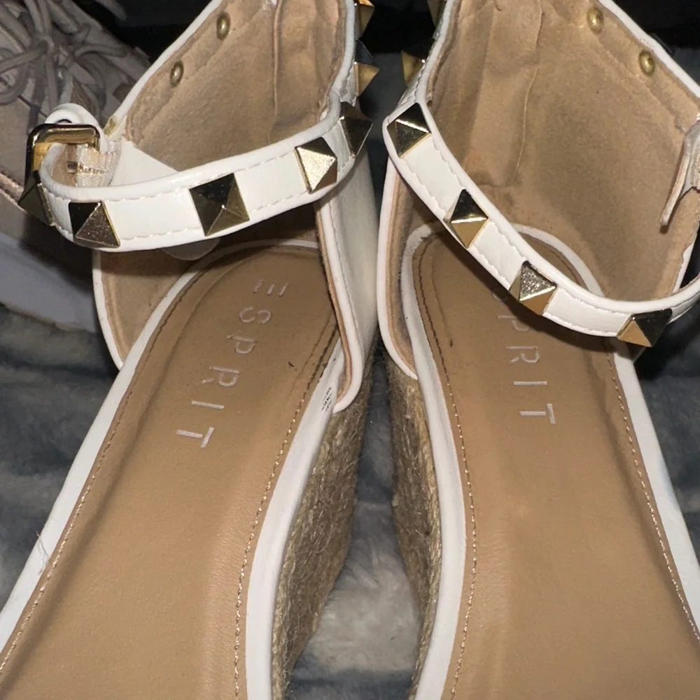 Espirit Romy White Wedge Sandals w/Gold Studded Ankle Straps - 7.5